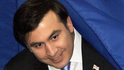 Политолог Сихарулидзе заявил, что сторонники Саакашвили помогли ему приехать в Грузию