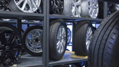 Водителям в РФ пояснили, почему зимние шины не стоить ставить на литые диски в 2021 году