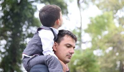 В ФСС рассказали о порядке получения пособия по уходу за ребёнком для отцов