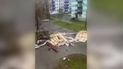 На Сахалине устраняют последствия мощного урагана