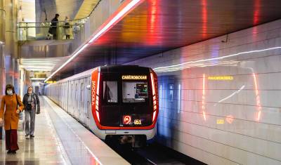 Департамент транспорта Москвы: В метро 10 станций оснастят лестницами с подогревом