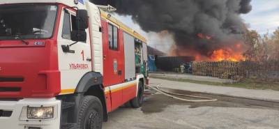 Пожар за ТЦ «Звезда» в Засвияжье Ульяновска тушили 40 спасателей