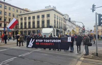 В Варшаве проходит акция в поддержку мигрантов, которые пытаются попасть в Польшу из Белоруссии