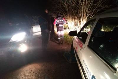 Супруги с детьми застряли на машине в лесу в Волховском районе