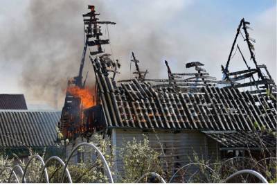 Пожар в Окуловском районе оставил троих детей без родителей