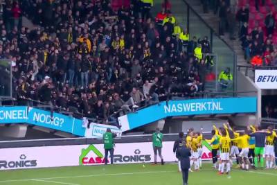 Фанаты Витесса обрушили трибуну на стадионе в Нидерландах
