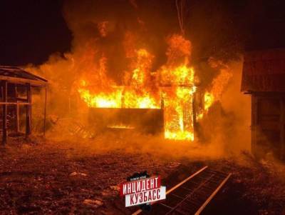 Появились фотографии с места крупного пожара в Кемерове