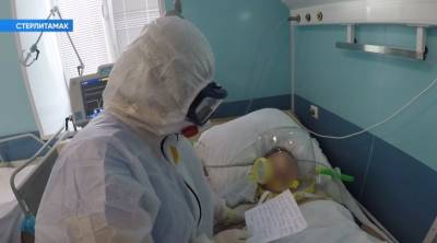 Врачи ковид-госпиталя в Стерлитамаке читают пациентам письма от родных