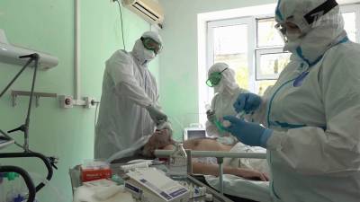 Регионы России ужесточают санитарные меры на фоне роста заболеваемости коронавирусом