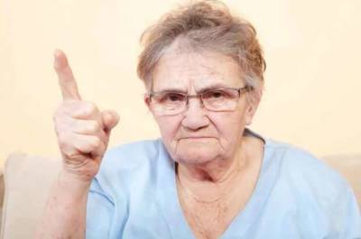 Бабушка полгода не разговаривает с внучкой-первоклассницей: «Пусть признает свою вину»