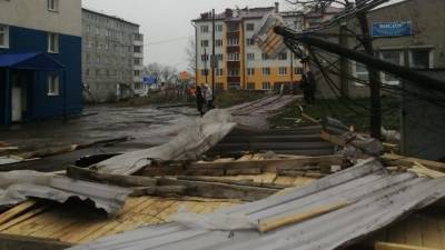 Более 11 тысяч человек на Сахалине остались без электричества из-за урагана