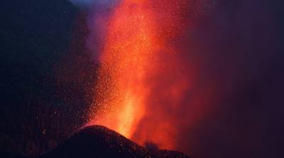 На Канарах отменили авиарейсы из-за извержения вулкана