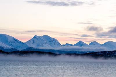 Канадские ученые сообщили об огромной трещине в древнейших ледниках Арктики и мира