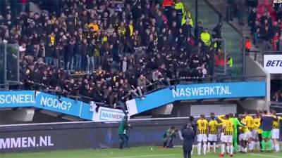 В Нидерландах трибуна с болельщиками "Витесса" обрушилась после футбольного матча