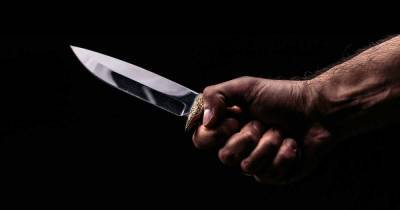 Россиянина ударили ножом в спину у ресторана в Москве, он в реанимации
