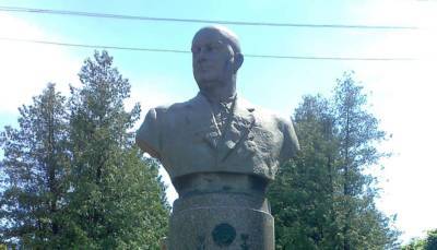 В Украине демонтируют последний памятник коммунистическому деятелю