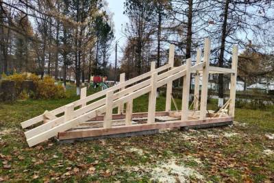 В посёлке Тверской области уже начали строить зимнюю горку