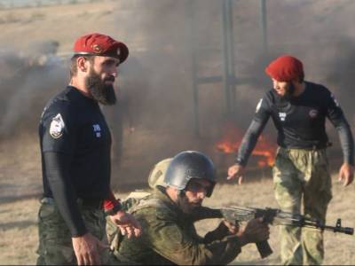 Видео: Массовая драка краповых беретов с кавказским спецназом