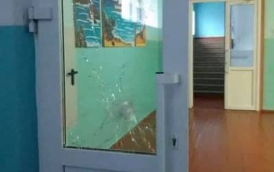 В РФ директор школы уговорила ученика с ружьем не стрелять