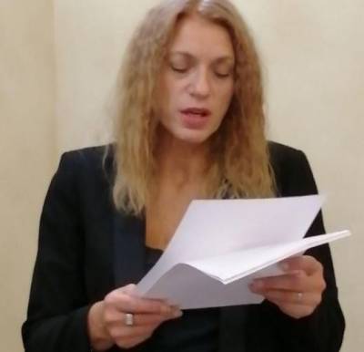 Театр в Кемерово отменил выступление поэтессы из-за ее попадания в реестр «иноагентов»