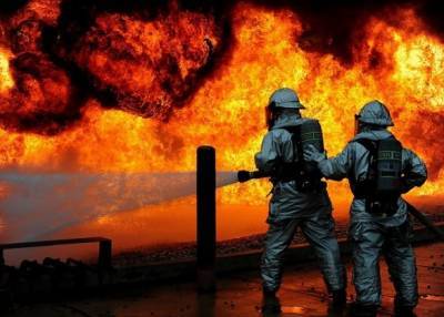В Кувейте на нефтеперерабатывающем заводе произошел пожар, есть пострадавшие