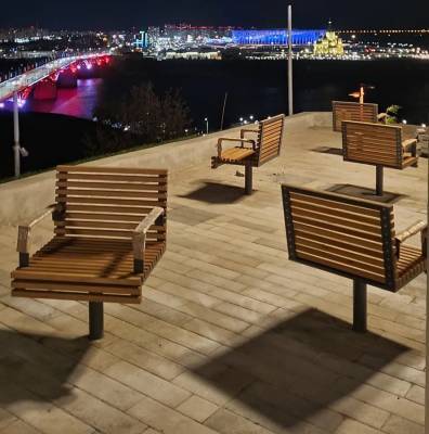 Лежаки и вращающиеся стулья появились на набережной Федоровского
