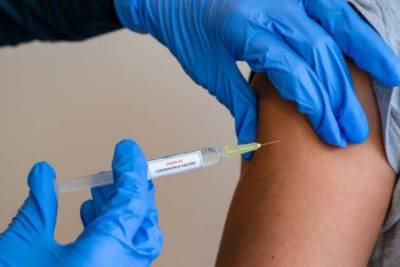 За сутки более 55 тысяч человек сделали прививки от коронавируса