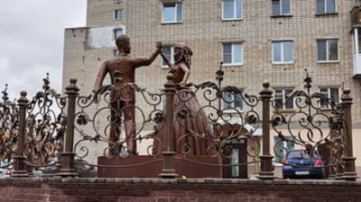Жители российского региона пожаловались на скульптуру «уродцев»