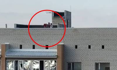 В Петрозаводске школьниц снимали с крыши 25-этажки