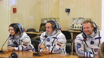 Российские космонавты вернулись на Землю после съемок кинофильма