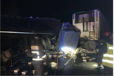 В районе Апатитов столкнулись три грузовика