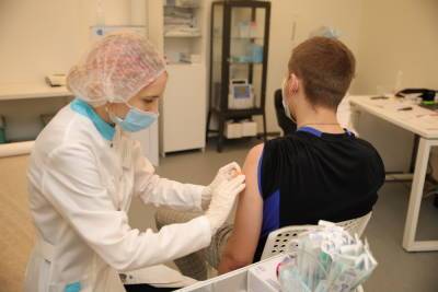 Результаты четвертой волны: петербуржцы бросились вакцинироваться от коронавируса