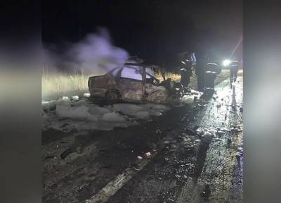 Двое в автомобиле Lada сгорели заживо после ДТП с грузовиком на трассе Урала