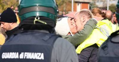 Четвертый день протестов против ковидных ограничений в Италии: полиция разблокировала порт Триеста