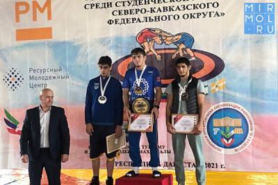 Сборная ДГУ завоевала призовые места на чемпионате по вольной борьбе среди студенческой молодежи СКФО