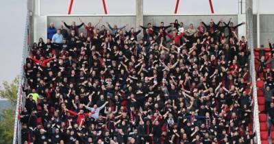 В Словакии во время матча произошла массовая драка болельщиков на футбольном поле (видео)