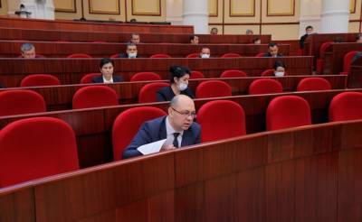 В Узбекистане официально узаконили должность помощника депутата. Видимо, у народных избранников очень много работы