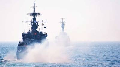 Черноморский флот России привлек более 40 кораблей на учения в Крыму