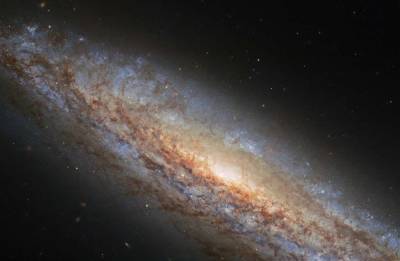 Телескоп «Хаббл» обнаружил вспышку звездообразования в созвездии Девы