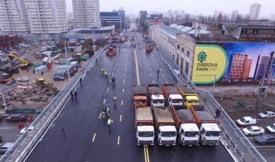 Столичные правоохранители проводят осмотр Шулявского моста