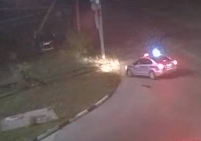Водитель, влетевший в столб в Канищеве, уходил от полицейской погони