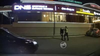 На улице Калинина нарушительница попыталась скрыться от патрульного