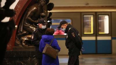 Пассажиров московского транспорта начнут штрафовать за спущенную маску