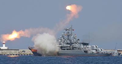 В оккупированном Крыму проходят учения ВМС России, в которых участвуют свыше 40 кораблей
