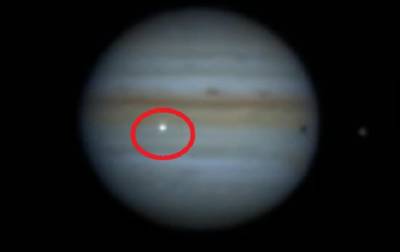 На Юпитере заметили вспышку от падения метеорита