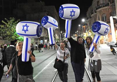Израиль заявил о готовности принимать привитых "Спутником V" туристов