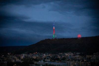 Телебашня в Грузии освещена цветами Азербайджанского флага (ФОТО)