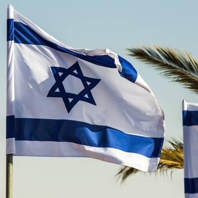 Израиль может начать принимать привитых "Спутником V" туристов