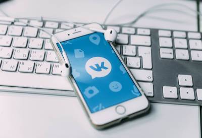 Соцсеть "ВКонтакте" начала предупреждать пользователей о фейках