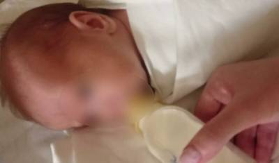 Россиянка через соцсети ищет младенцу со всеми прививками новых родителей